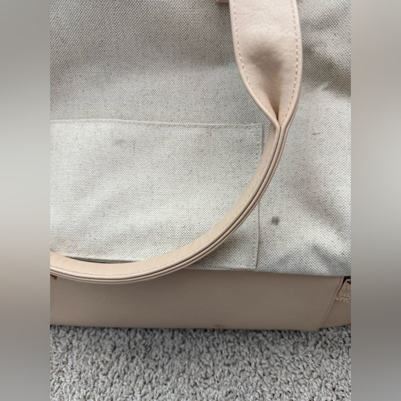 Beis ‘The Weekender’ tote in Beige - Picture 8 of 10